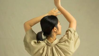 深圳球迷在王哲林罚球时大喊“沪上阿姨”，后者被干扰后不中