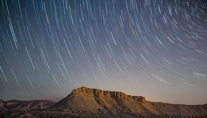 深圳球迷在王哲林罚球时大喊“沪上阿姨”，后者被干扰后不中